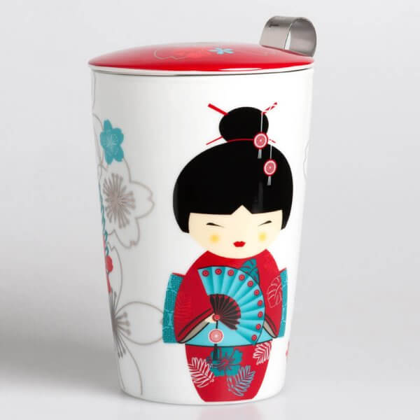 Die Tasse "Little Geisha" wird mit einem Teesieb und einem passenden Deckel geliefert.