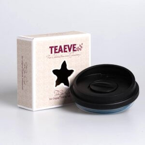 Mit dem praktischen To Go Deckel von Teaeve kannst Du auch unterwegs geschmackvolle Momente mit deinem Teaeve Keramikbecher erleben.