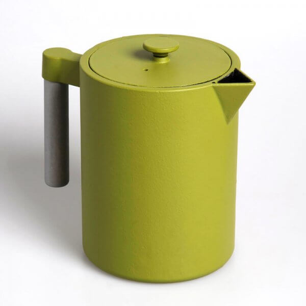 Die kostbare Teekanne "Kohi" aus Gusseisen in der Farbe grün fasst 1,2 Liter